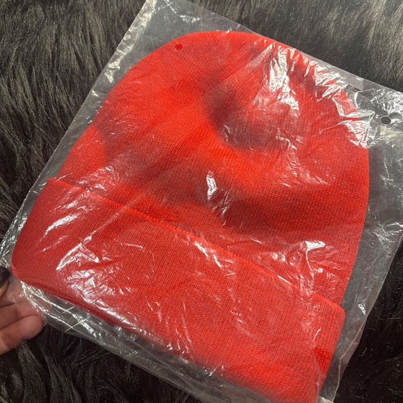 BRAND NEW JEFFREE STAR 🌟 Valentines Beanie EXCLUSIVE - Picture 3 of 4